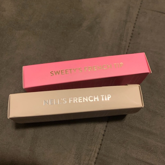 French tip red Aspen nail dashes - Picture 2 of 2